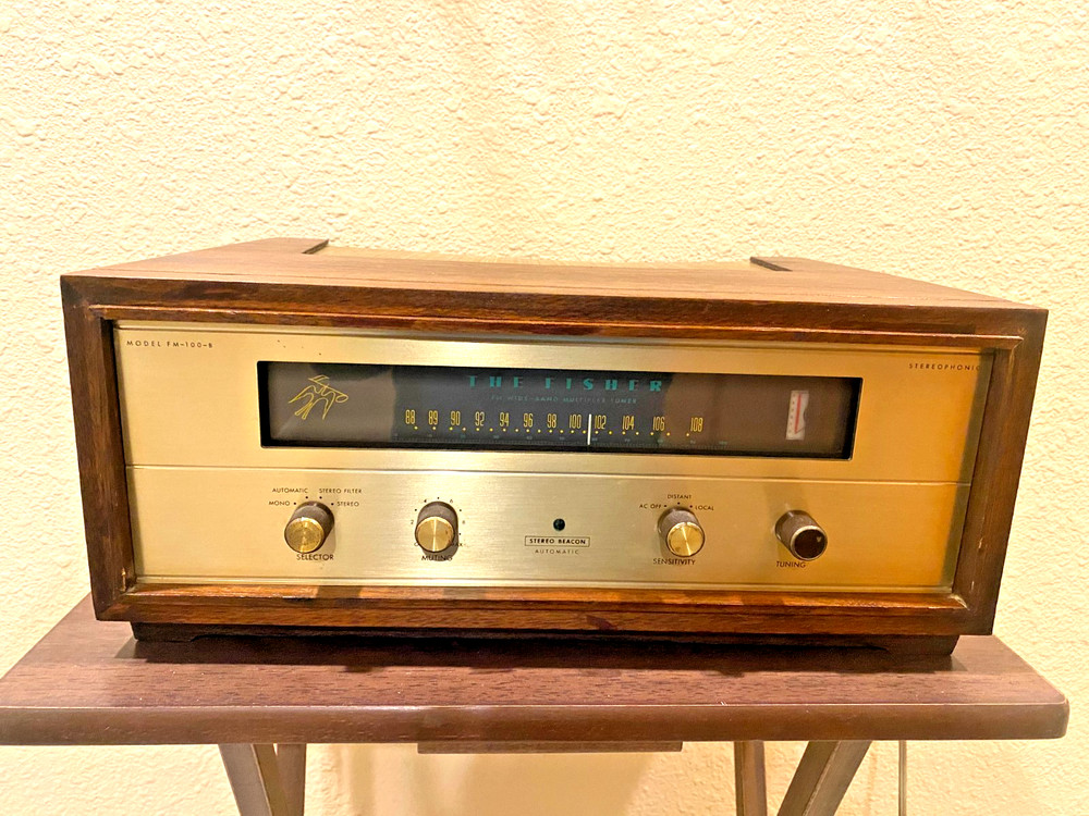 The Fisher Model FM- 100-B FM Tube Stereo Tuner (Required Restoration )