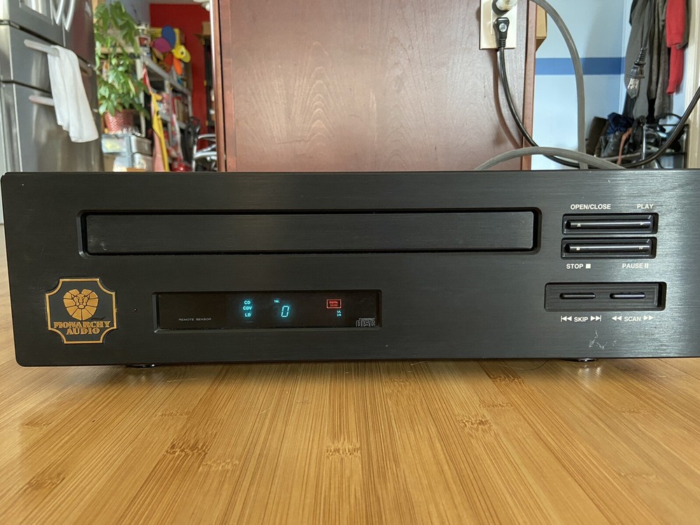 Monarchy Audio DT-40A CD CDV LD Laser Disc Player For Parts Only