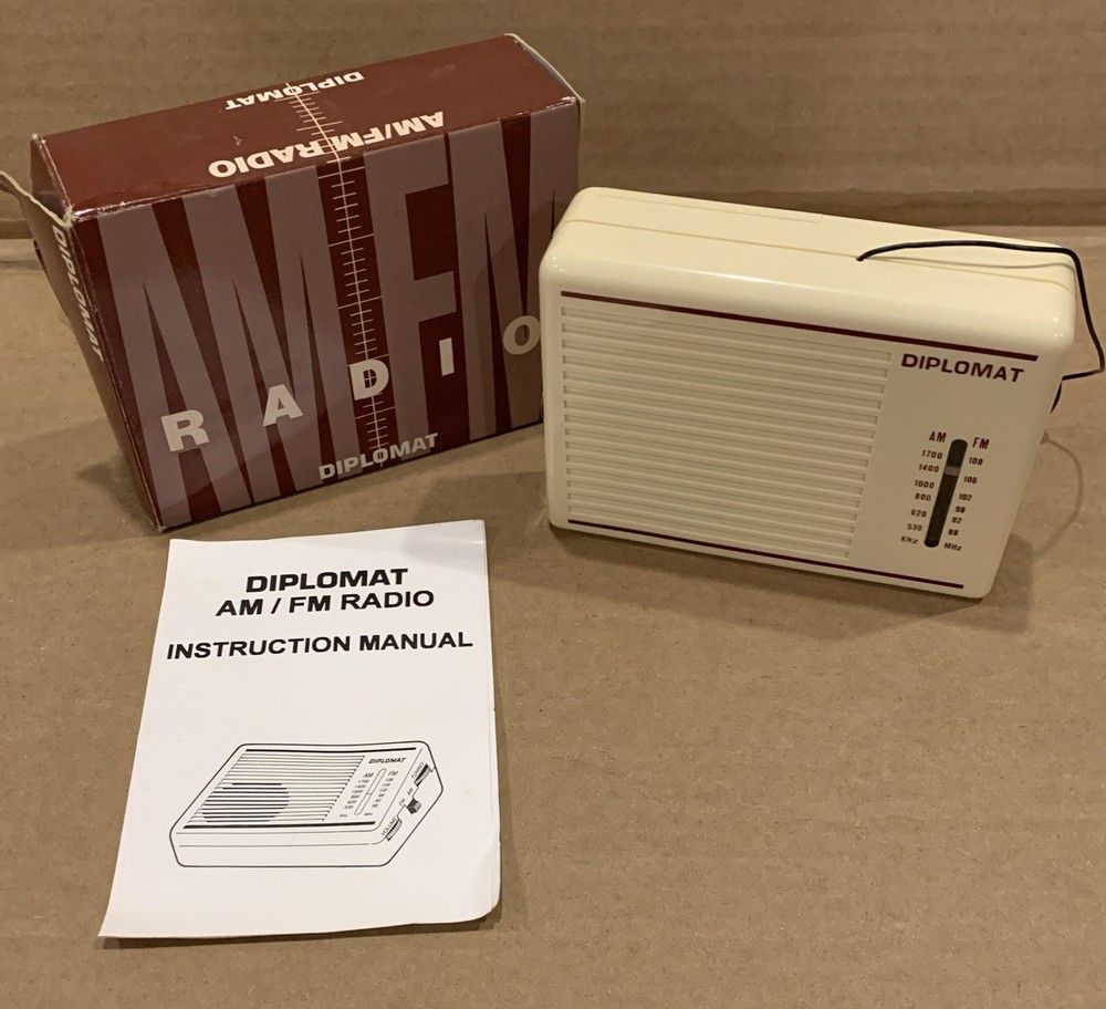 Portable Pocket DIPLOMAT AM/FM #15023 Transistor Radio Vintage Retro