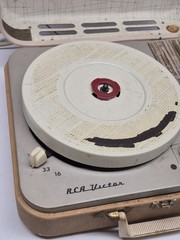 RCA/VICTOR Victrola Plug-In Record Player Turntable Model 1-EMP-2K