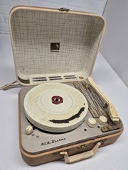 RCA/VICTOR Victrola Plug-In Record Player Turntable Model 1-EMP-2K