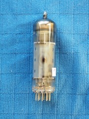 Used MULLARD BLACKBURN 6BQ5 EL84 Vacuum Tube kM1 – Small Chip On Glass Gm Tested