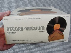 VINTAGE 1976 RONCO RECORD VACUUM CORDLESS ELECTRIC w/ Box non working