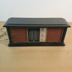 Vintage 1960s RCA Japan 16″ Solid State Wood AM FM Tabletop Radio Pecan WORKS