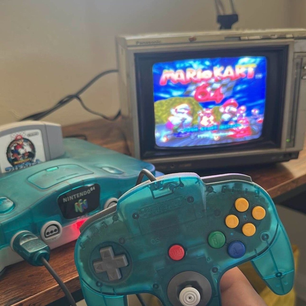 Vintage Panasonic Color Pilot TV 7″ CT-7711A Portable Retro Video Gaming CRT