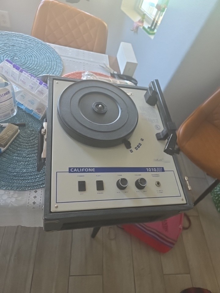 Califone 1420K Portable Phonograph Record Player Turntable 1400 Series