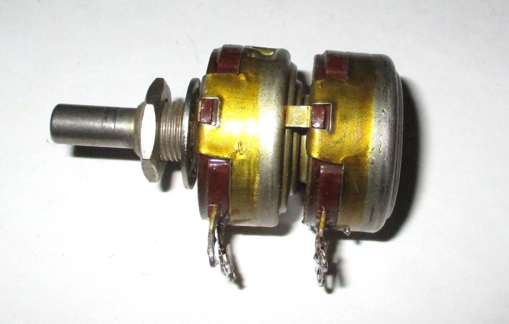 Allen Bradley 210-112 Type J 1200 Ohm 1/2″ Long 1/4″ Solid Shaft Potentiometer