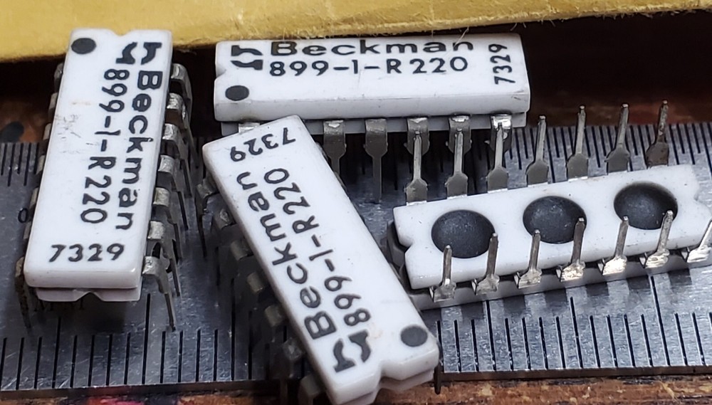 (4 Pcs) Beckman 219S 899-1-R220 14 Pin IC Resistor Network DIP Package 219-s
