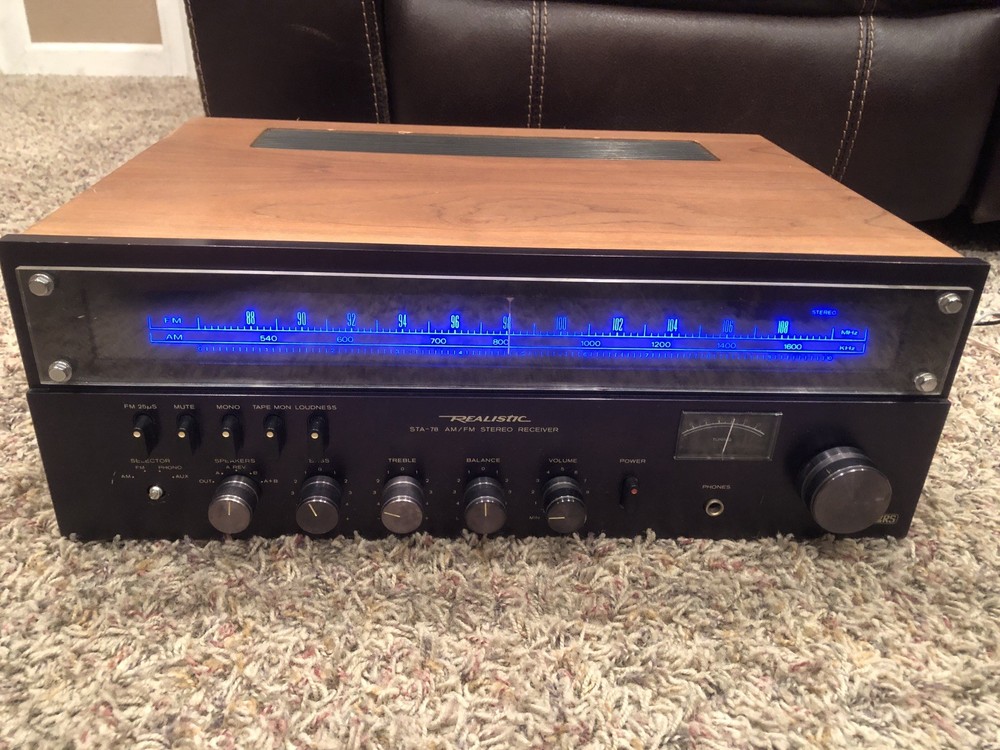 REALISTIC STA-78 AM FM Stereo Wood Veneer Works Please Read