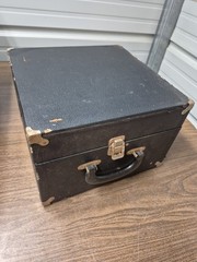 VINTAGE RECORD PLAYER MODEL 910 MADE BY HAMILTON ELECTRIC Works Needs Needle