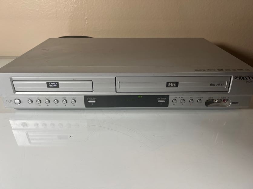 GO VIDEO DV2140 4 HEAD HI FI VHS VCR / DVD PLAYER – FOR PARTS OR REPAIR