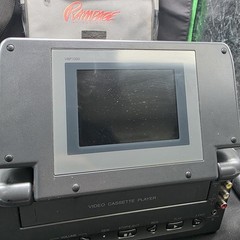 VTG Rampage Audiovox VBP1000 4″ LCD Monitor VCP VHS Player Portable Combo w/Case