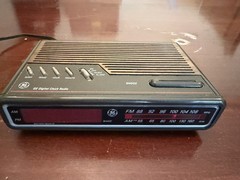 Vintage GE Digital Clock Radio Model 7-4612A Woodgrain Tested & Working