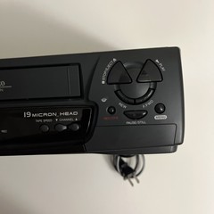 SYLVANIA KVS699K VCR VHS Video Cassette Player – Powers On – Buy Cheap And Fix!