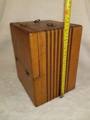 1938-40 Detrola Pee Wee Portable Radio RARE ART DECO Tweed Wrap Suitcase Style