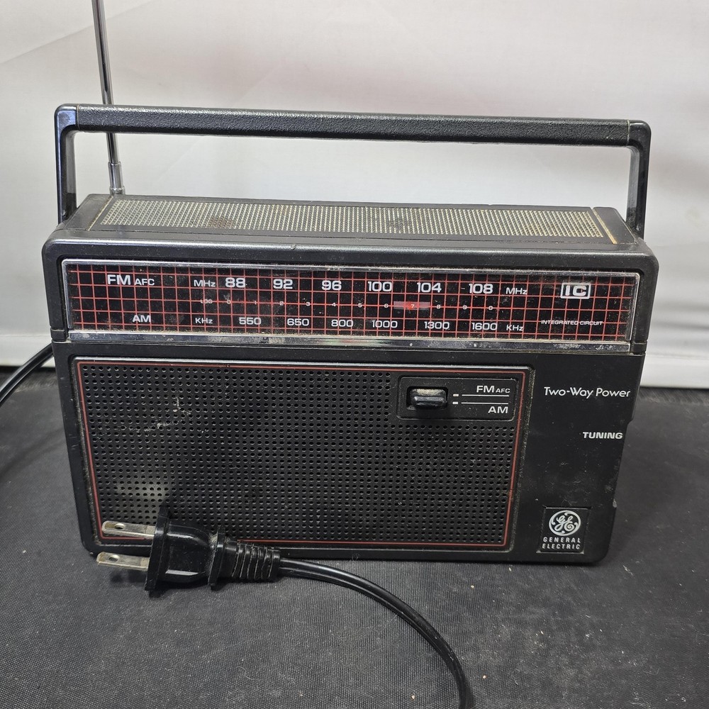 Vintage GE 7-2660D AM FM Two-Way Power Portable Radio AC DC Black Malaysia