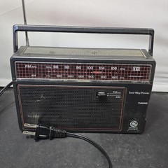 Vintage GE 7-2660D AM FM Two-Way Power Portable Radio AC DC Black Malaysia