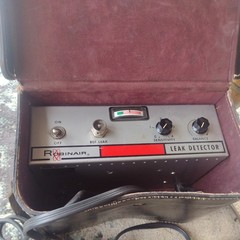 Vintage 1964 Hughes Aircraft Company ROBINAIR no. Ld-101 Leak Detector. Untested