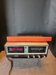 Vintage Zenith Circle of Sound AM/FM Digital Alarm Clock Radio H472W-1 Tested