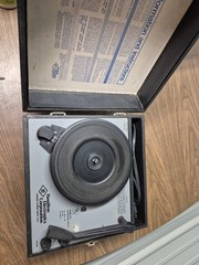 VINTAGE RECORD PLAYER MODEL 910 MADE BY HAMILTON ELECTRIC Works Needs Needle