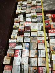 Amp-Radio Tubes- Traveling Sales Man Case. Over 140 In Case. Variety Sizes