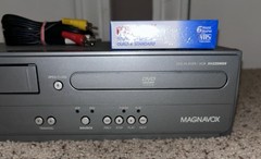DV225MG9 VCR/DVD Magnavox Combo Player VHS 4 Head Hi Fi w/ Remote Cables Tape.