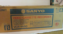 VTG Sanyo Betamax VCR 4650 Untested original box powers on for parts only remote