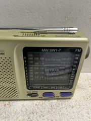 – New Bell Howell FM/MW/SW 9 Band World Receiver Portable Radio