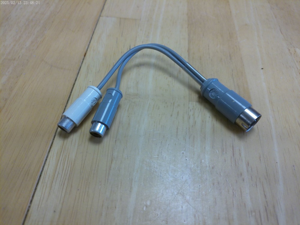 VTG SWITCHCRAFT 3 PIN DIN MALE TO 2 RCA FEMALE Y ADAPTER,NOS
