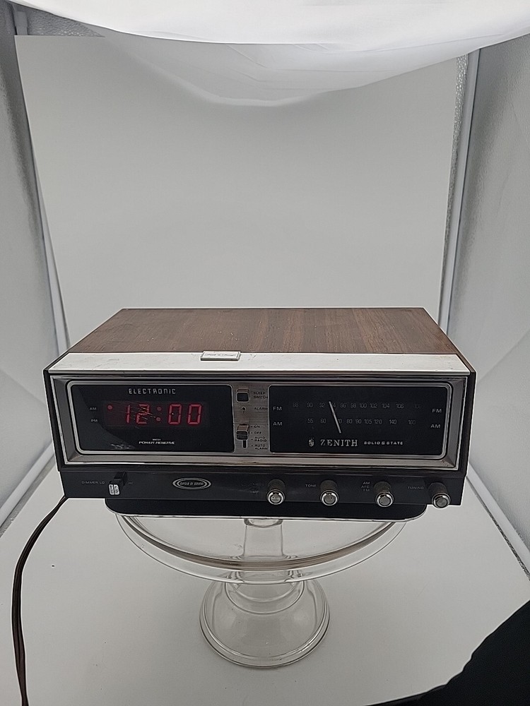 Vintage Zenith Clock Radio Alarm Circle of Sound K472W AM/FM LED Digital WORKING