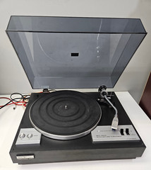 Sears Professional Series Model 28669 Belt Drive S-Type Arm Black Wood Turntable