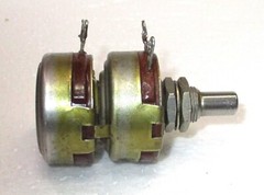 Allen Bradley 168953 Type J 2.4K/1.7K 3/8″ Long 1/4″ Solid Shaft Potentiometer