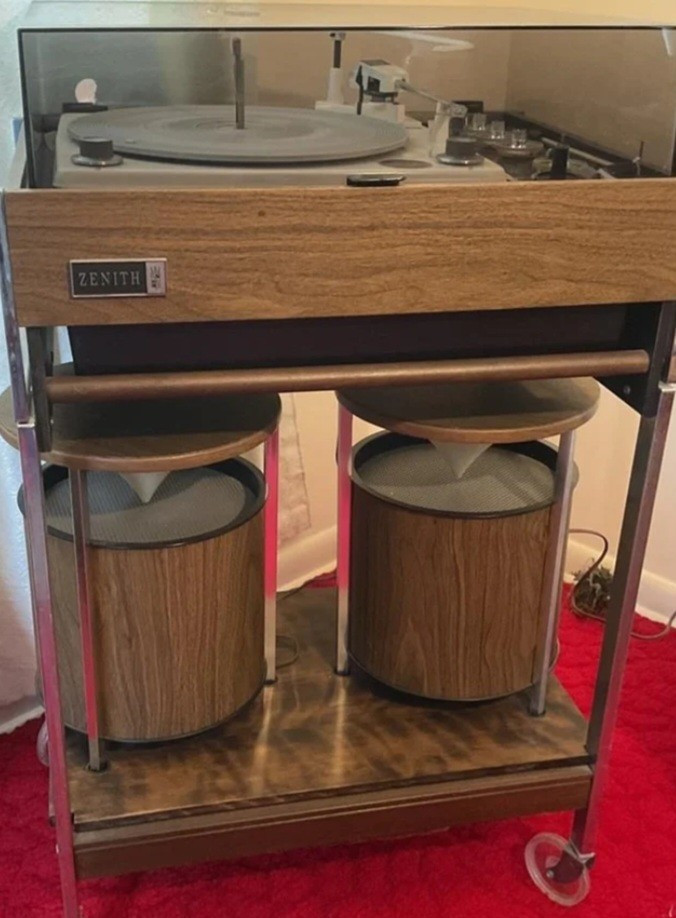 Zenith Circle Of Sound Stereo Record Player Turntable Console w/ Dust Cover