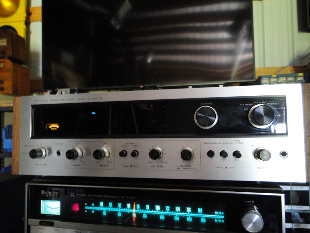 Pioneer SX-1500TD AM/FM Stereo Receiver, working well on both channels