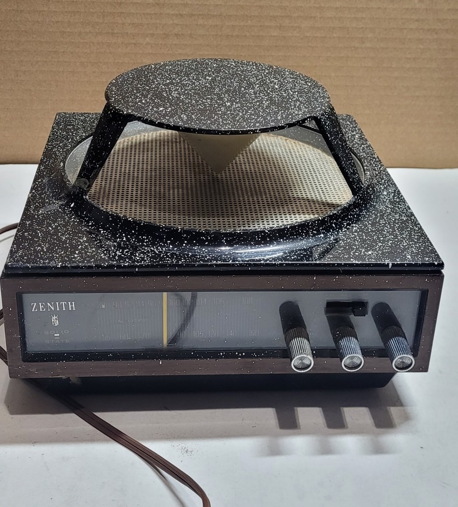 Vintage Mid Century Zenith Circle Of Sound A424W Solid State Radio
