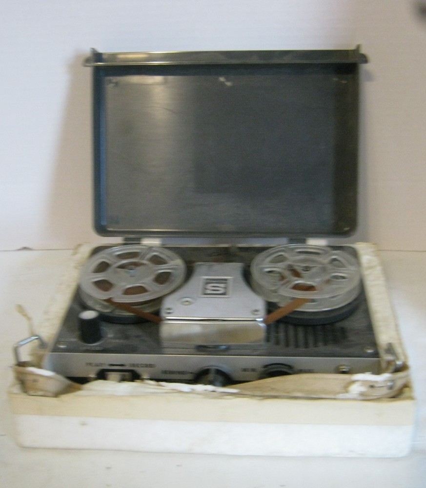 Star-Lite Super Deluxe Tape Recorder Model No. RT-777 (untested)