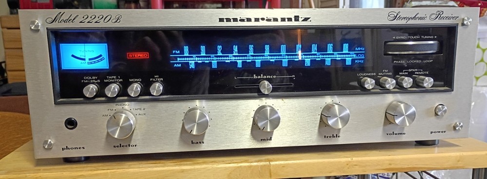 vintage marantz 2220b stereo receiver “Sounds Great”