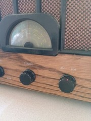 Randix OTR-98 AM/FM Radio Replica Reproduction Cathedral Style Wood Cabinet
