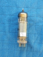 Used MULLARD BLACKBURN 6BQ5 EL84 Vacuum Tube kM1 – Small Chip On Glass Gm Tested