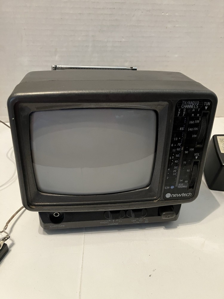 Vintage 1990’s 5” Newtech Model TV-7R Black And White Portable Gaming TV + Radio