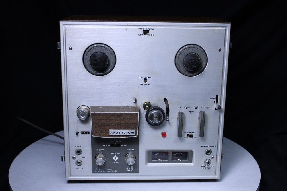 AKAI 1710W Reel-to-Reel Tape Recorder