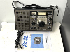 Panasonic 8BAND FM/AM/ SW1-6 Receiver, Model No RF-2200 , Tested/Works..