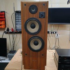 Realistic Optimus T-100 Speakers Walnut Veneer Audiofile Radio Shack Tandy WORKS