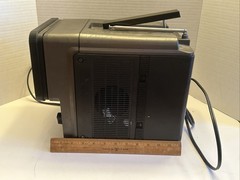 Vintage 1970’s QUASAR Tri-Power AC/DC Battery Portable 7″ TV XP1777PE – WORKS