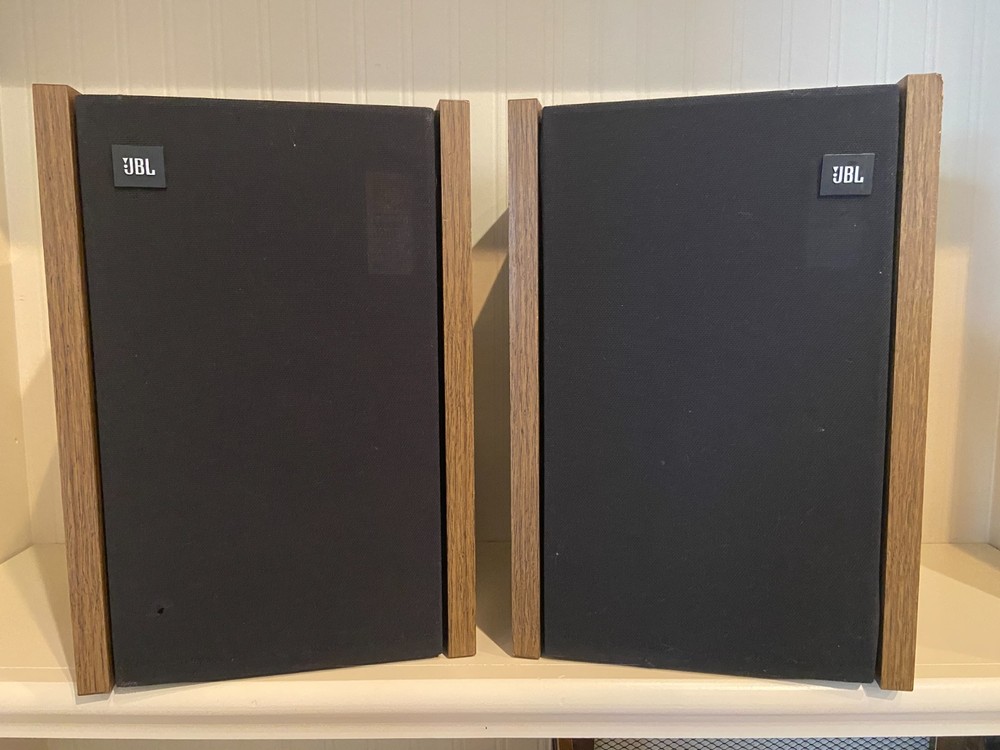 Vintage 1980’s JBL Model J216 Vintage Two-Way Bookshelf Speaker System