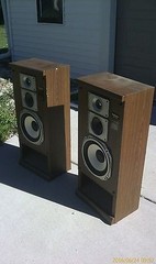 Set of 2 VINTAGE TECHNICS SB-2740 3 WAY Tower SPEAKERS 200 watts