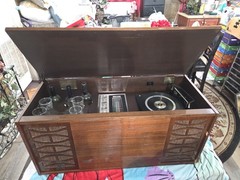 Morse 74470 Vintage Stereo Console Record Player Turntable & Radio Tuner