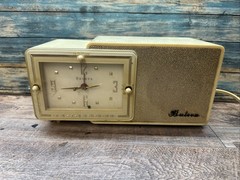 VTG 50’s Bulova Clock Radio Model 100 Made In USA Tested Radio