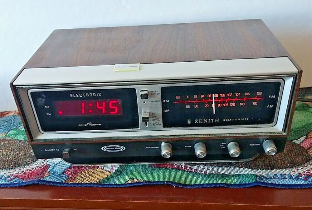 1970 Zenith Clock Radio Circle of Sound R472W AM/FM Solid State Works!