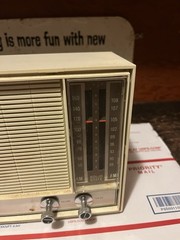 Vintage GENERAL ELECTRIC Model C2510 AM FM clock Radio both work